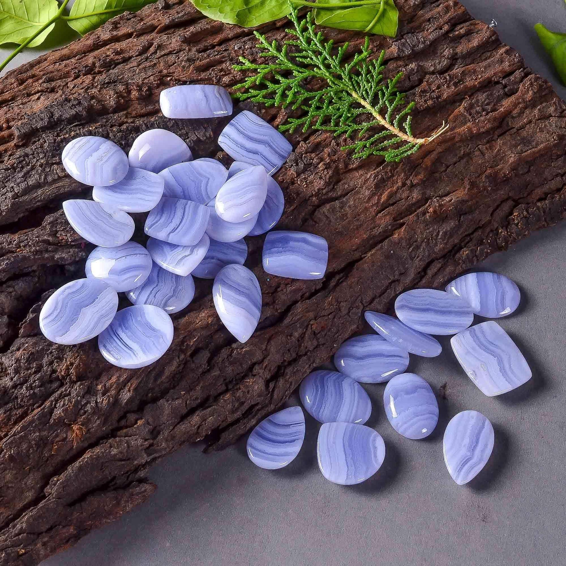 Wholesale blue lace agate stones 20–35mm – close up soft blue white lace banding pattern