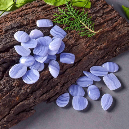 Wholesale blue lace agate stones 20–35mm – close up soft blue white lace banding pattern