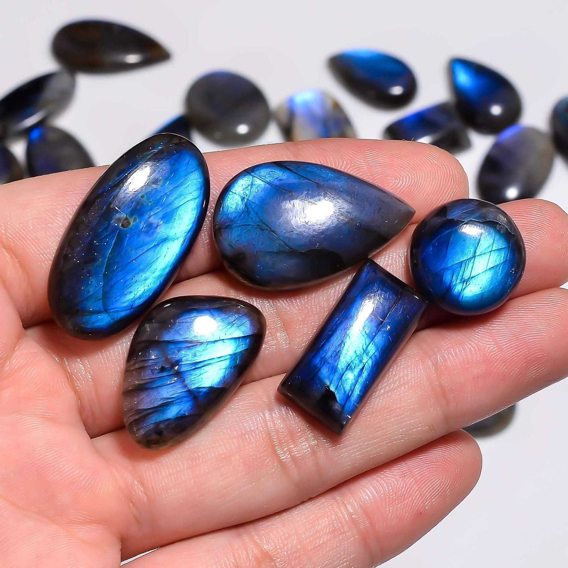 labradorite-gemstone-meaning-healing-crystals