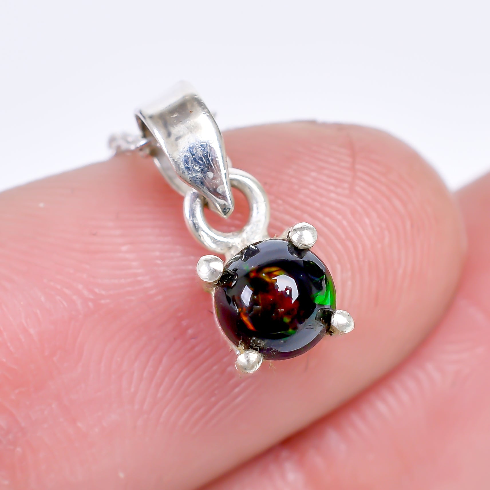 Colour-rich 10 Ct Black Opal Round Prong Pendant 