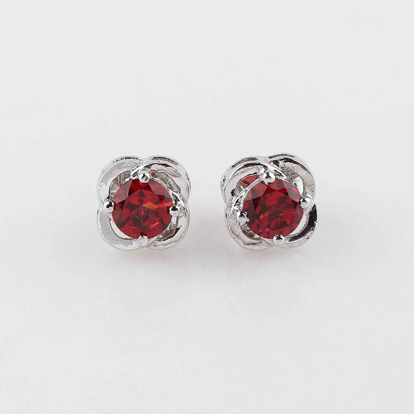 Beautiful Fine Jewelry Stud Earrings in Natural Garnet Gemstone
