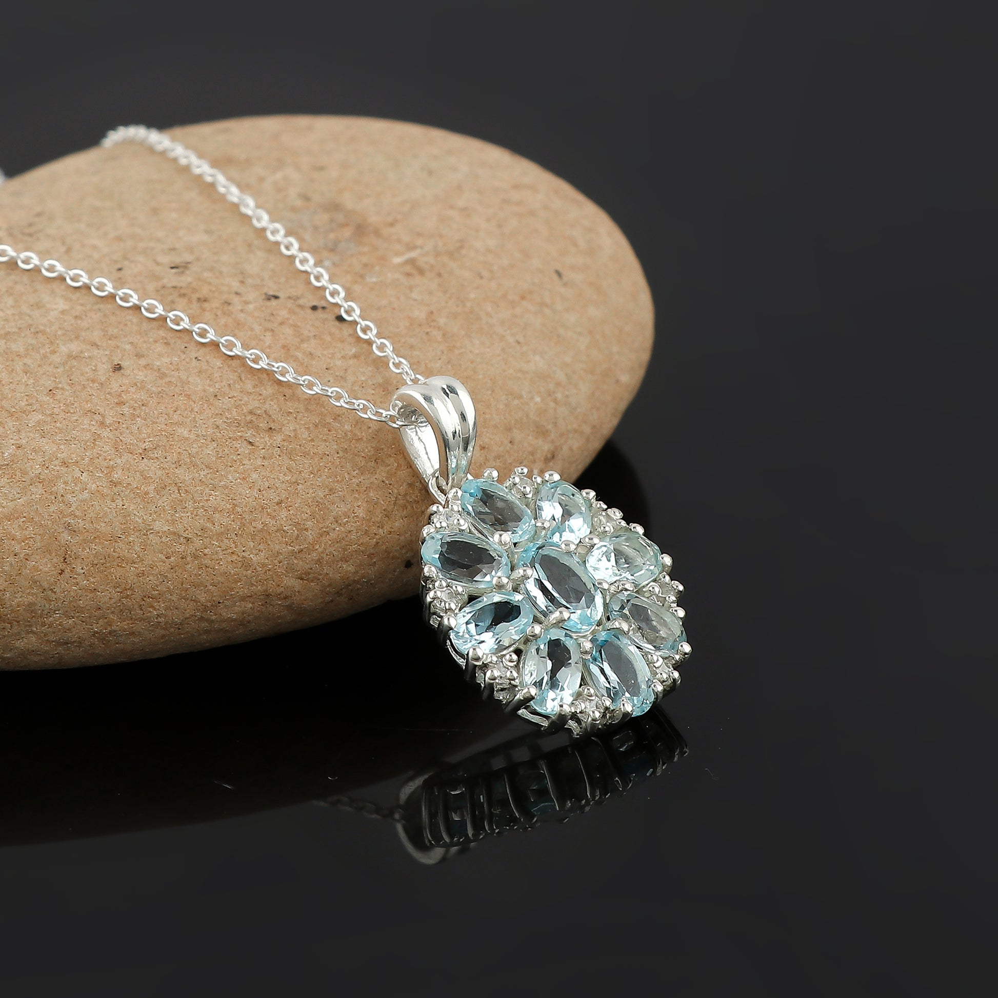 Sophisticated Jewelry piece in a Sky Blue Topaz Pendant Necklace