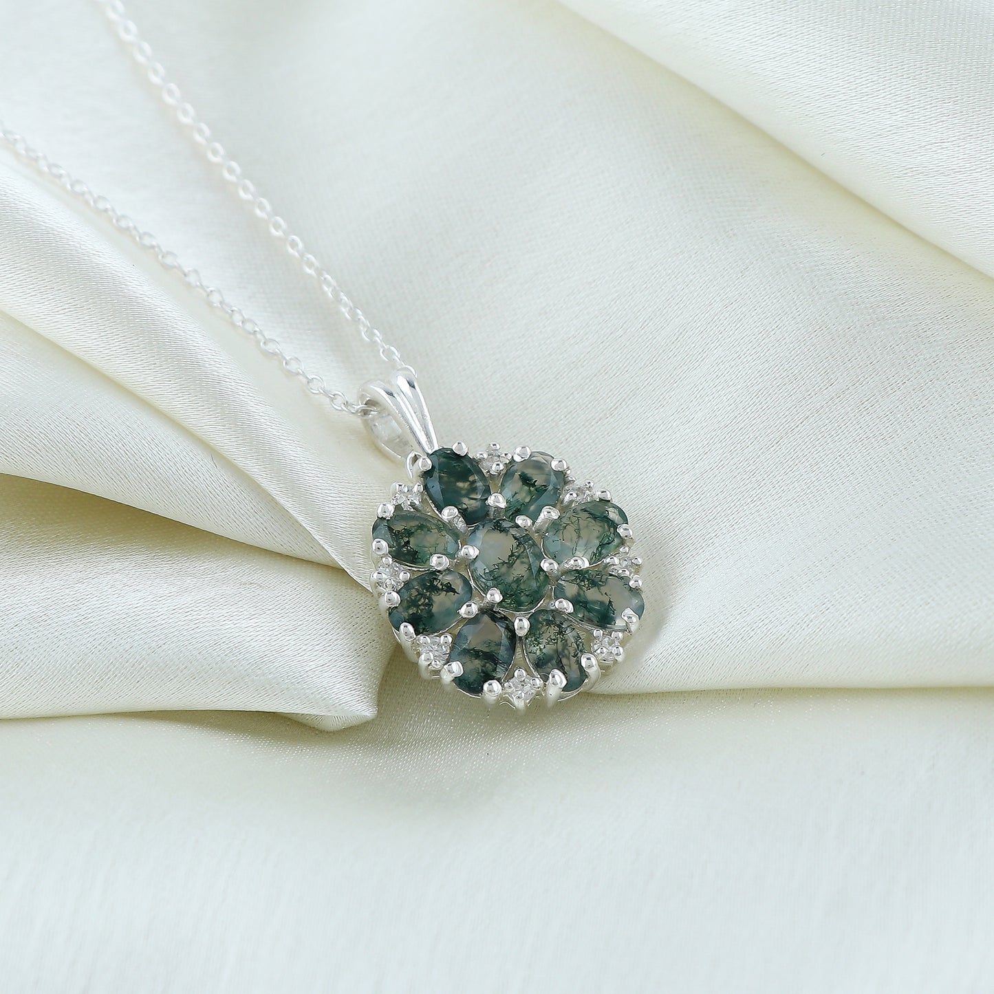 Statement Jewelry piece in a Moss Agate Pendant Necklace