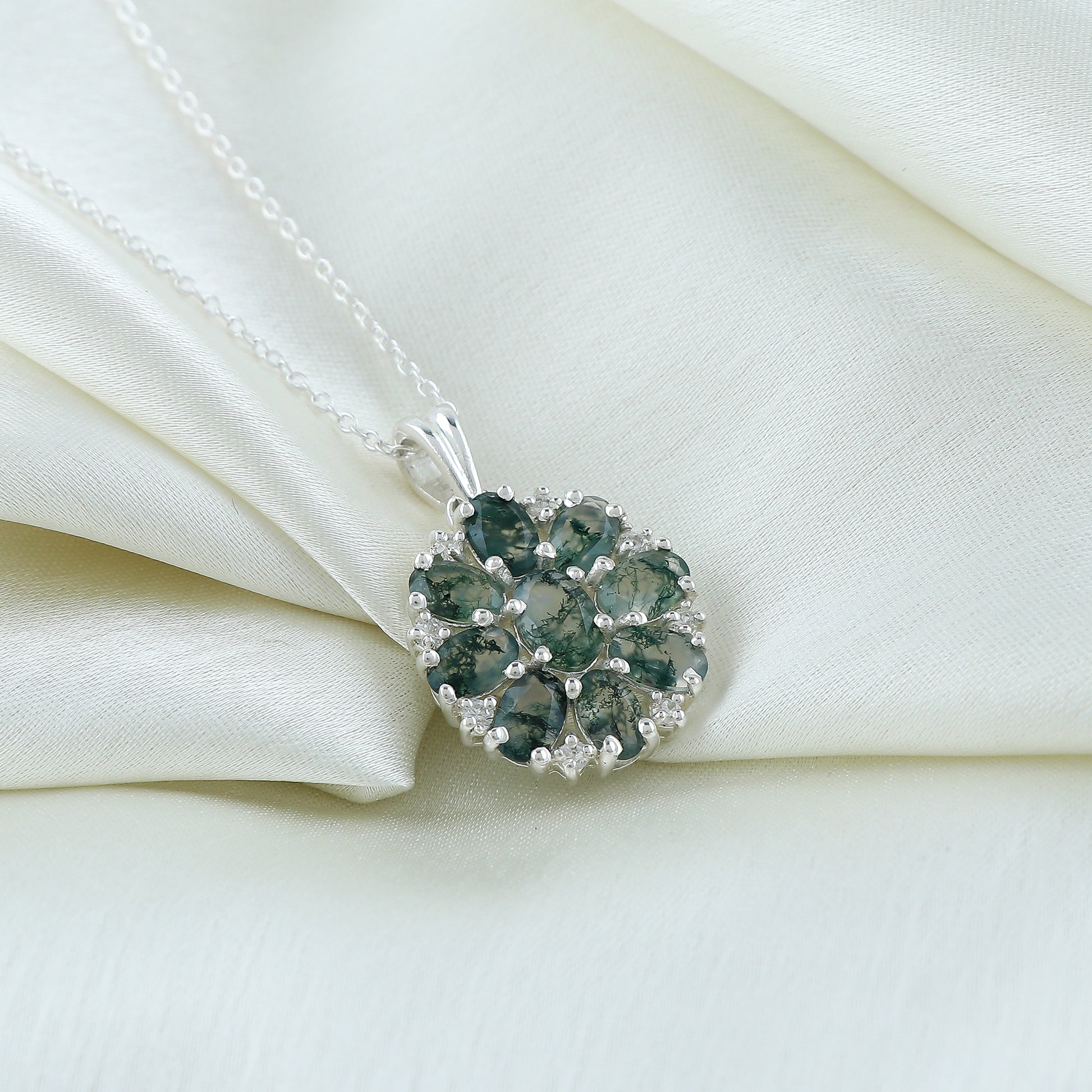 Statement Jewelry piece in a Moss Agate Pendant Necklace