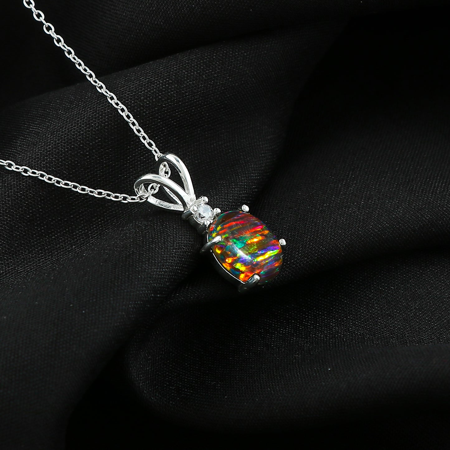 Genuine quality 1.3 Ct Opal Pendant crafted in 925 silver