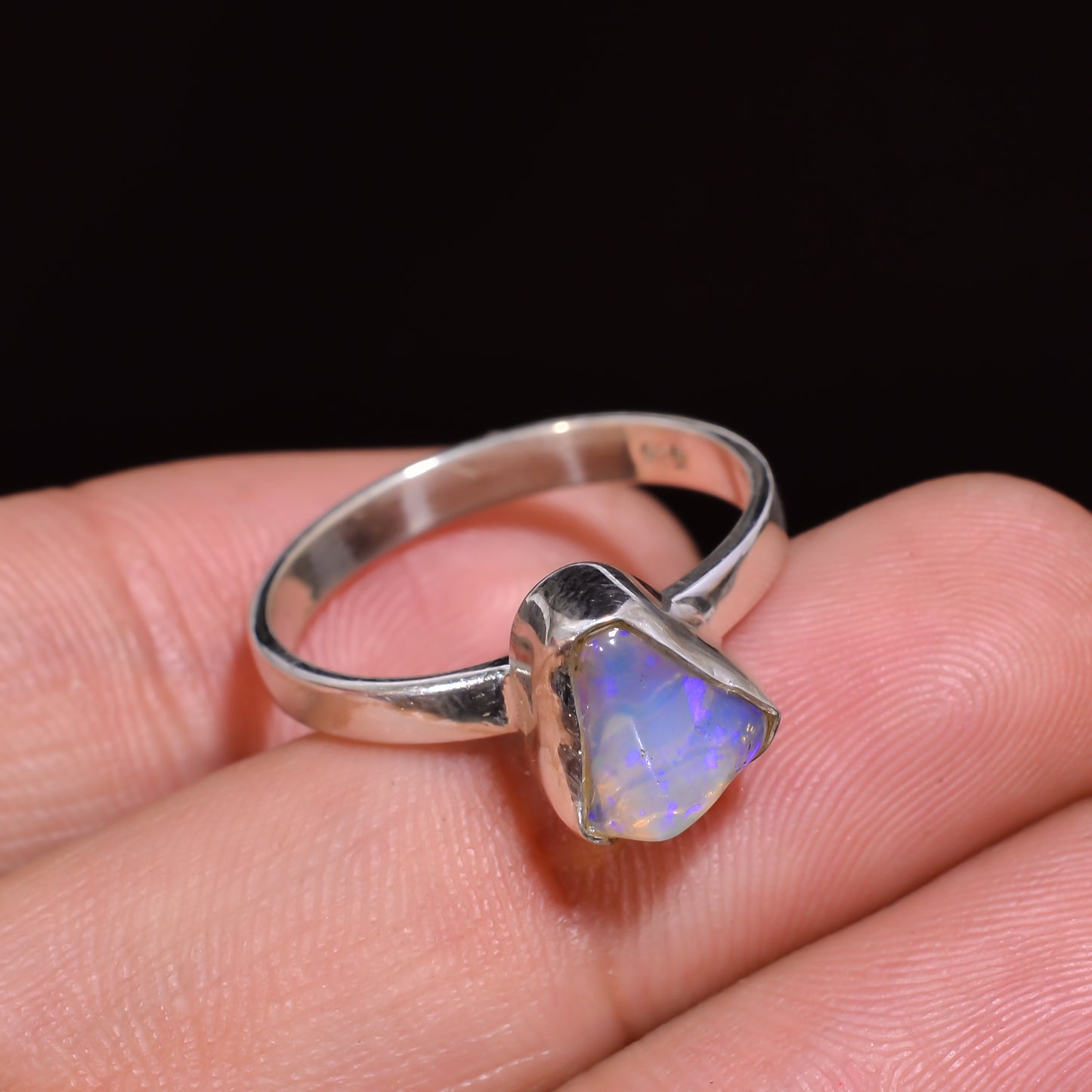 Women’s ethnic-style silver ring with natural White Raw Ethiopian opal gemstone