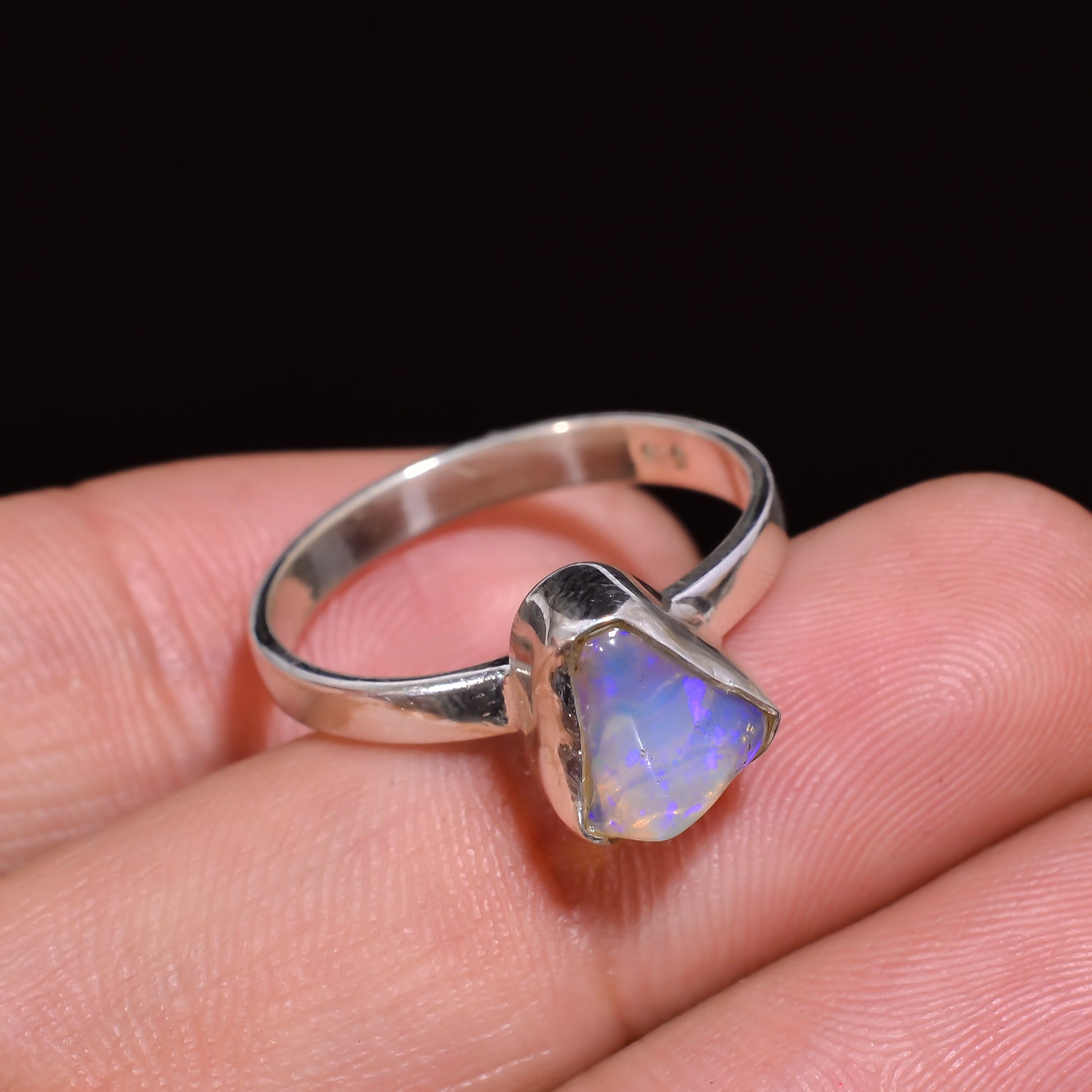 Women’s ethnic-style silver ring with natural White Raw Ethiopian opal gemstone