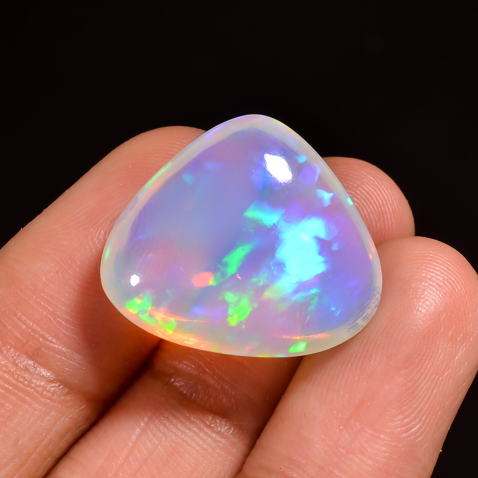 Buy a natural 16.50-carat white Ethiopian gemstone, perfect for all jewelry.
