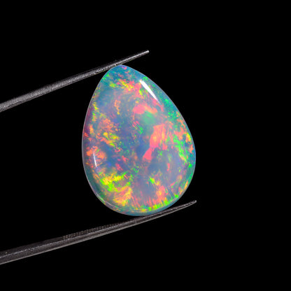 12 Cts Loose White Ethiopian Opal Pear-shaped stone 
