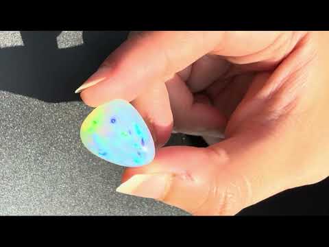 Buy 16.50 Cts Genuine White Ethiopian Opal – a loose gemstone in a heart-shaped cabochon cut, featuring mesmerizing play-of-fire. Shop now at Armonia Gems!